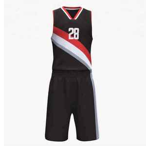 Conjunto de uniforme de baloncesto sublimado a medida, hecho con poliéster ligero y resistente para un rendimiento duradero. - Product Image 1