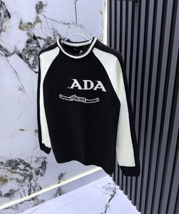 Pull tricoté à col rond pour homme, manches longues, contrastant blanc et noir, anti-plis, motif à carreaux et lettres tendance, vente en gros - Product Image 2
