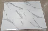 Carreaux de sol en porcelaine de marbre blanc de Carrare de haute qualité 1200x600, modernes, imperméables et résistants au feu pour hall d'hôtel