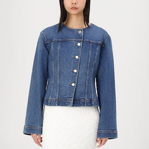 Chaqueta vaquera de mezclilla azul medio para mujer, diseño único, calidad superior, cierre de botones, diseñada para mujer, comodidad para todas las estaciones - Product Image 1