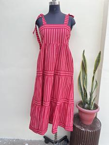 Élégant ensemble Kurti en coton lourd pour femme Nouveau designer de vêtements de fête avec une impression exquise sur les quatre côtés pour les occasions spéciales - Product Image 2