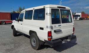 TOYOTA Land Cruiser 78 Usata con Basso Chilometraggio, Tetto in Metallo, Motore Diesel 6.1-8L, Cambio Automatico, Pneumatici R21, Auto Usata Pronta per la Spedizione Mondiale - Product Image 6