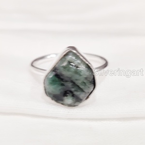 Joyería de piedra en bruto Anillo para mujer Esmeralda natural Piedra preciosa en bruto Piedra natal Simple Anillo liso Navidad 925 Anillo de plata esterlina - Product Image 4