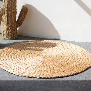 พรมผักตบชวาทำด้วยมือและเป็นมิตรกับสิ่งแวดล้อมทนทานสไตล์ชนบทเหมาะสำหรับการตกแต่งภายในห้องรับประทานอาหารห้องนั่งเล่นและบ้านแสนสบาย - Product Image 1