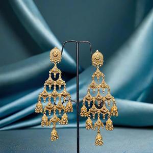 Ensemble de boucles d'oreilles haut de gamme avec boucles d'oreilles de style Jhumka plaquées or 22 carats de conception luxueuse, bijoux pour femmes portés par les exportateurs - Product Image 1