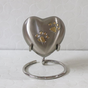 โกศทองเหลืองรูปอุ้งเท้าสัตว์เลี้ยงสำหรับใส่เถ้ากระดูกหัวใจโกศแกะสลักรูปหัวใจสำหรับขี้เถ้าทองเหลืองทำมือรูปอุ้งเท้าสัตว์เลี้ยง - Product Image 2