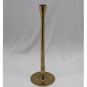 Bougeoir fait main en aluminium unique de bougeoir avec le finissage en laiton naturel pour la décoration de table - Product Image 1