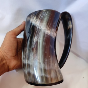 Taza de cuerno pulido con asa Tankard de cuerno para Ale & Mead Tribal Taza de cuerno tallado - Product Image 3