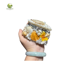 Boîte d'emballage moderne pour bijoux en coquillages naturels, décorée de perles et de papillons, étui de rangement en coquillage, décoration de table de style côtier - Product Image 3