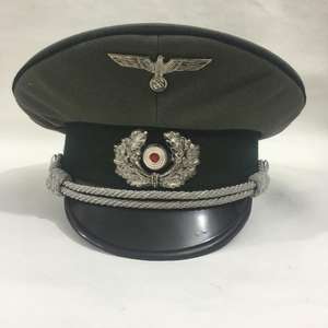 Extérieur en laine olive, visière en cuir marron et sangle de mentonnière, et un emblème d'aigle doré sur la casquette. - Product Image 4