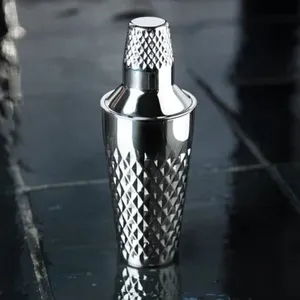 Nouveau style de shaker à cocktail personnalisé 700ml shaker à cocktail en acier inoxydable pour bar et fête - Product Image 4