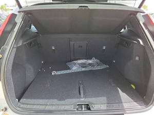 Volvo XC40 B5 Plus 2023 Impecable con Tema Oscuro - Product Image 6