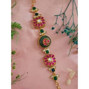 Bracelet floral doré exquis avec embellissements en pierre rose et verte pour mariages fêtes fiançailles - Product Image 2