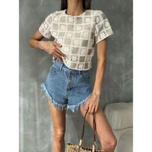 Blusa de Ganchillo de Manga Corta para Mujer Topshow con Diseño de Cuadros a Contraste - Blusa al por Mayor - Product Image 2