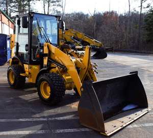 Chargeuse sur pneus CATERPILLAR 903D à vendre - Product Image 2