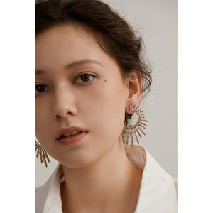 Bagues de mode blanches élégantes et audacieuses, boucles d'oreilles tendance - Product Image 5