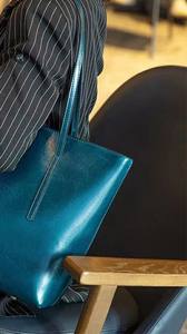 กระเป๋าถือสตรีดีไซน์พรีเมี่ยมสุดชิคที่ทันสมัยพร้อมการตกแต่งภายในที่กว้างขวางเหมาะสำหรับใส่ในสำนักงานการเดินทางและการสวมใส่ในชีวิตประจำวัน - Product Image 3