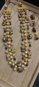 สร้อยคอมาลาสามชั้นทำมือจากลูกปัดแก้วคุณภาพสูงหลากสีสไตล์อินเดียโบราณ ผลิตภัณฑ์ขายส่ง - Product Image 3