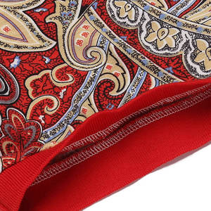 Polo de Rendimiento para Hombre |   Estampado de Paisley Ornamentado Rojo y Dorado para Sublimación |   Camiseta Deportiva de Lujo Transpirable y Absorbente de Humedad - Product Image 5