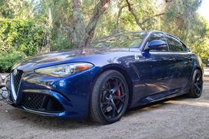 Alfa Romeo Giulia Quadrifoglio 2017 Usado, Sin Reserva, Motor V6 Twin-Turbo de 505 hp, Color Azul Metálico Montecarlo, Propiedad de California - Product Image 4