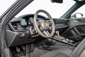 Porsche 911 Coupé Turbo 2023, Cuero, Tracción en las Cuatro Ruedas, Bajo Kilometraje, Caja de Cambios Automática, Volante a la Izquierda, Gasolina, Estado: Como Nuevo - Product Image 3