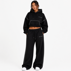 Ensemble de survêtement ONEAPEX SPORTS WEAR pour femme, sweat à capuche court noir avec strass et pantalon de survêtement large en molleton de coton premium pour l'hiver - Product Image 1