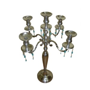 Atractivo Candelabro de Metal Plateado Decorativo para el Hogar y el Jardín, Hecho a Mano, Elegante y de Diseño para Restaurantes - Product Image 2