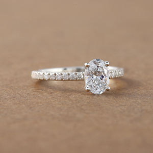 2,80 Oval Cut Lab Grown Diamond Pave Setting Anillo de compromiso Lujoso 10K Anillo de compromiso de oro sólido Anillo de regalo para mujeres IGI - Product Image 2