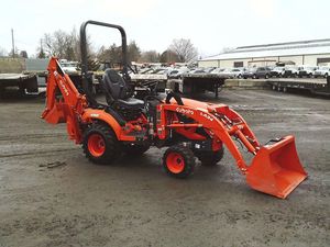 Tractor de jardín Kubota BX23S 4WD económico con cargador frontal y retroexcavadora, tractor de ruedas multifuncional de 40 HP - Product Image 2