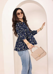 Top Peplum con manga de globo con estampado floral azul marino Aspecto sofisticado elegante con un toque de dulzura - Product Image 2