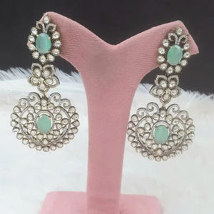 Pendientes de diamantes americanos de latón elegantes atemporales para mujer, Material principal de cobre de estilo religioso moderno de lujo para fiesta de boda - Product Image 1