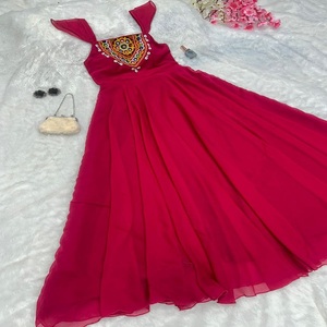 El último diseñador Pure Rayon Gamthi Patch Work Anarkali Gown de FabZone - Product Image 3