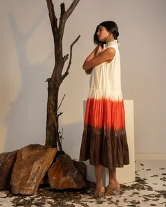 Colorido, suave y elegante Vestido corto de rayón Tie Dye para mujer Trabajo de cuello de diseñador con manga corta Vestido de verano y playa - Product Image 4