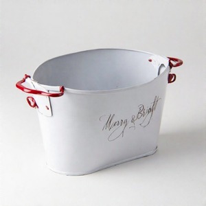 Maceta de metal Holly Haven con encanto rústico diseñada para jardín de Navidad lleno de poinsettias pinos de invierno y magia navideña - Product Image 5