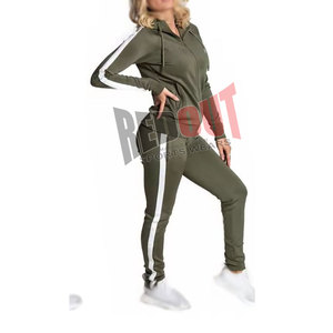 Survêtement élégant pour femmes, matériaux de qualité supérieure, respirant, performance et design personnalisable, fabriqué au Pakistan - Product Image 2