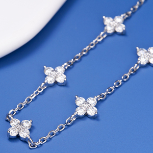 Pulsera de Plata 925 con Baño de Rodio, Diseño Minimalista de Flor de Cuatro Hojas, con Moissanita, para Mujer, Venta al Por Mayor - Product Image 2