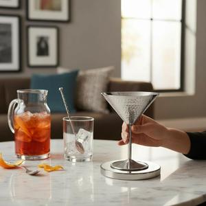 Copa de Martini de Cobre Forjada a Mano con Diseño Floral Moderno, Vaso para Bebidas con Logotipo Personalizado para Servir Cócteles en Fiestas, Material Cerámico - Product Image 2