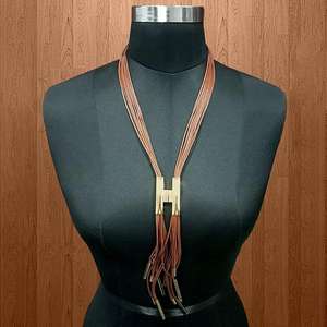 Urthn Brown Hanging Lace Declaración Collar 1111715C Accesorio de moda - Product Image 1