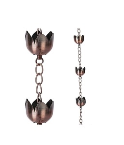Cadena de lluvia artesanal hecha de metal resistente a la intemperie para reemplazar tuberías de drenaje poco atractivas en casas modernas - Product Image 2