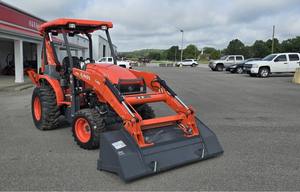 Tracteur à roues Kubota L4760 à vendre 40-120HP avec moteur Massey Options 2WD & 4WD avec des composants de base tels que l'engrenage de la pompe - Product Image 6