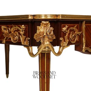 Table basse rectangulaire de luxe avec marqueterie florale artisanale et accents en laiton doré orné pour salons classiques - Product Image 4