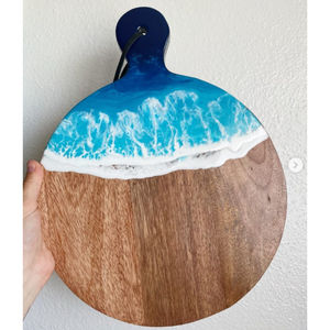 Tabla de cortar de madera de mango ovalada moderna con asa y agujero colgante para uso en la cocina, plato para servir y exhibición de charcutería - Product Image 5