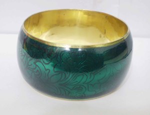 Brazalete de Cobre Plateado de Lujo para Mujer, con Incrustaciones de Esmalte Verde Oscuro Únicas y Diseño Floral Intrincado - Product Image 3