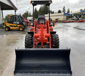 Cargadora de ruedas Kubota R430 2025-Cargadora compacta de 2,6 toneladas con motor diésel de 47,6 HP-Equipo duradero para construcción y agricultura - Product Image 1