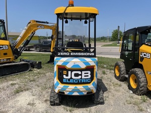 รถขุดขนาดเล็ก JCB 19C-1E รุ่นปี 2022 คุณภาพดีที่สุด ยอดขายสูงสุด ระบบขับเคลื่อนด้วยไฟฟ้า ปลอดมลพิษ พร้อมมอเตอร์ปั๊ม  หมุนรอบตัวได้รวดเร็ว - Product Image 3