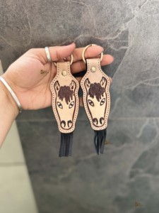 LLavero de herramientas de caballo de cuero tallado a mano, llaveros con flecos de cuero genuino, gran oferta, llaveros modernos hechos a mano con estilo - Product Image 4