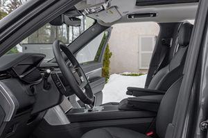 2025 RAN/GE R0VER P400 SE LWB SUV Automático con Techo Solar, Faros Delanteros, Cámara Trasera 360, Asientos Eléctricos - Product Image 6