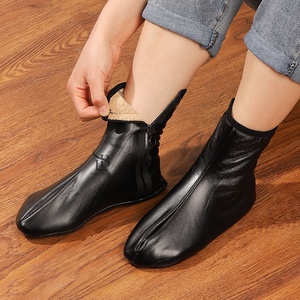 Chaussettes en cuir respirantes les plus vendues pour hommes couleurs confortables hiver hommes chaussettes en cuir chaussettes souples originales de haute qualité - Product Image 1