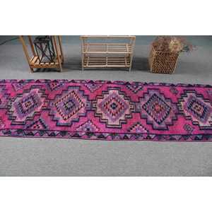Tapis de couloir vintage 2,9 x 11,2 pieds, tapis turc à carreaux roses - Product Image 3