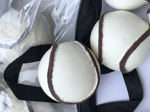 Balles de hurlage multicolores en cuir PU Balles murales d'entraînement à bas prix Sliotars pour l'entraînement en liège avec logo personnalisé Balle de hurlement - Product Image 5